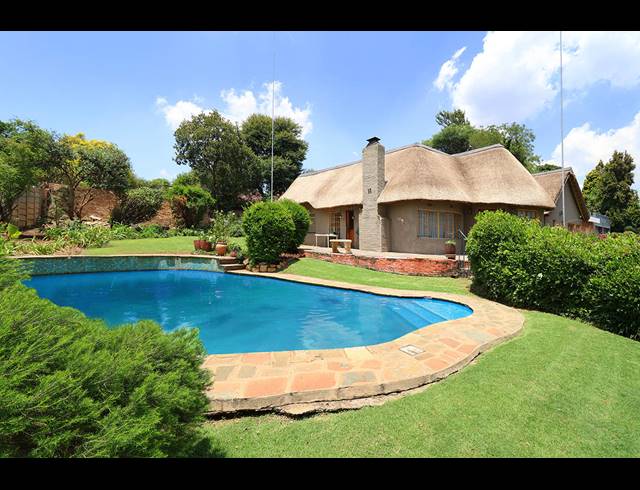 4 BEDROOM FREEHOLD FOR SALE IN GLENHAZEL
